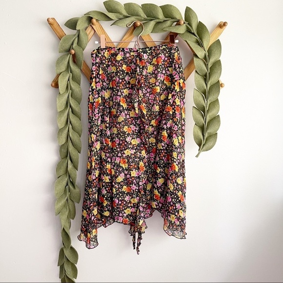 Dolce & Gabbana Floral Ruffled Skirt - Picture 5 of 7